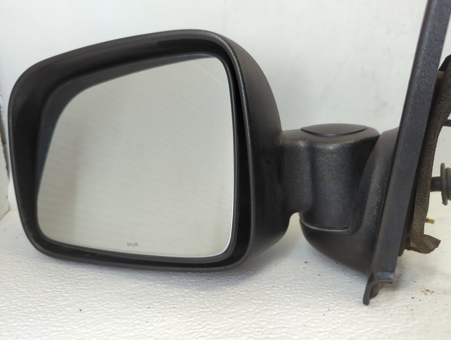 2002-2007 Jeep Liberty Driver Side View Mirror - Left Door Mirror OEM Used - Oemusedautoparts1.com