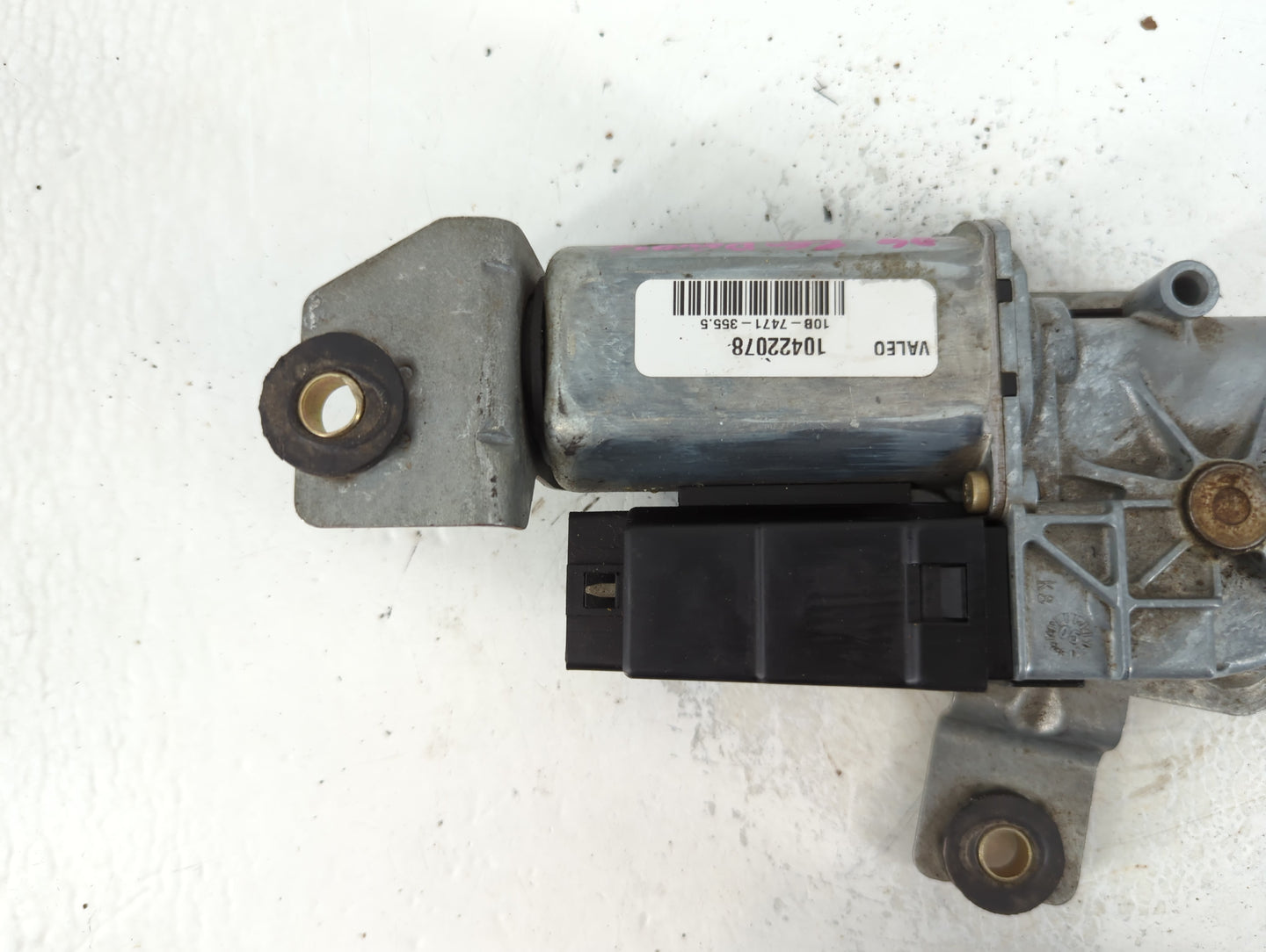 2006 Jeep Renegade Rear Lid Wiper Motor P/N:10B-7474-355.5 10422078 Fits OEM Used Auto Parts - Oemusedautoparts1.com