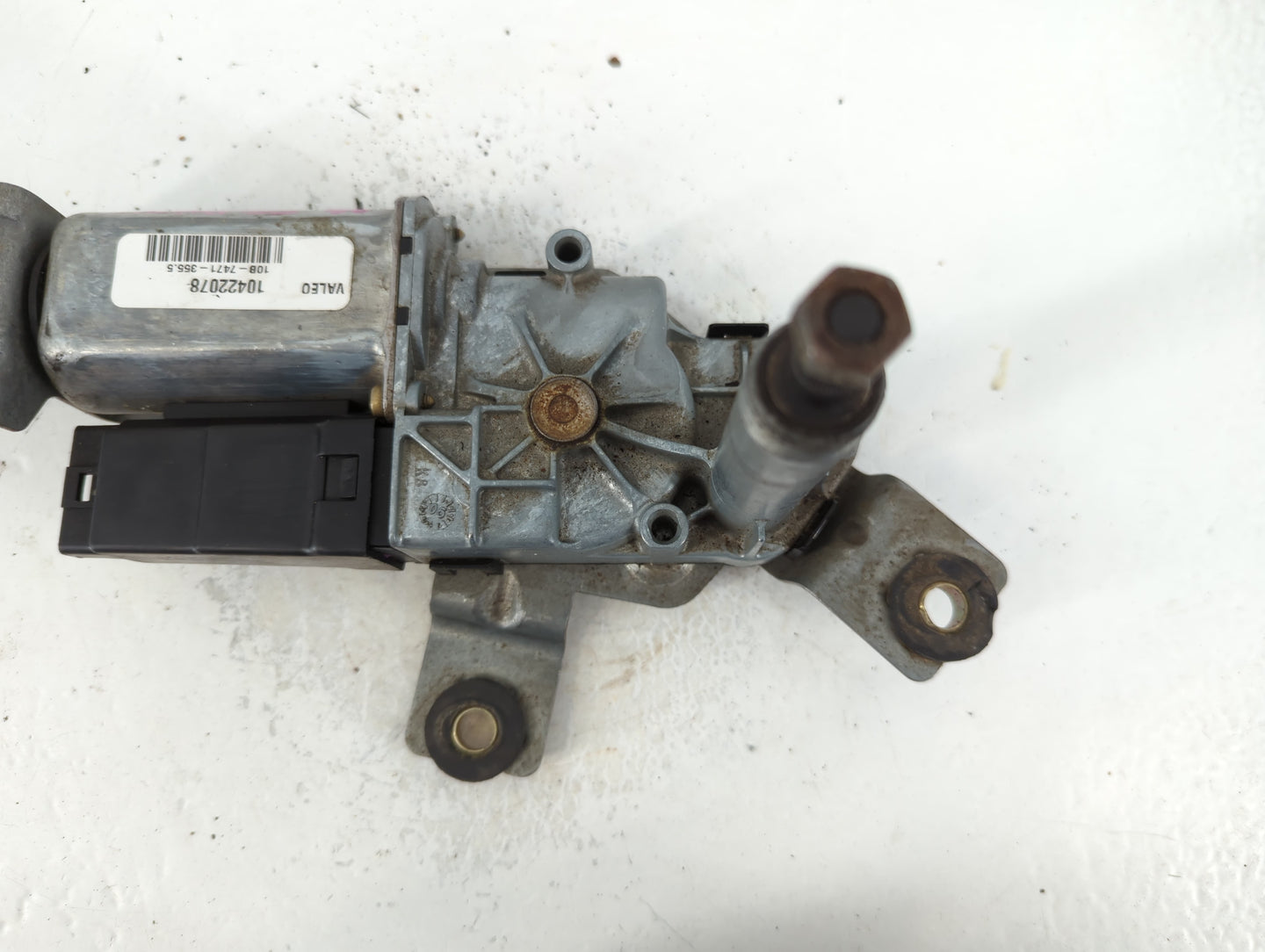 2006 Jeep Renegade Rear Lid Wiper Motor P/N:10B-7474-355.5 10422078 Fits OEM Used Auto Parts - Oemusedautoparts1.com