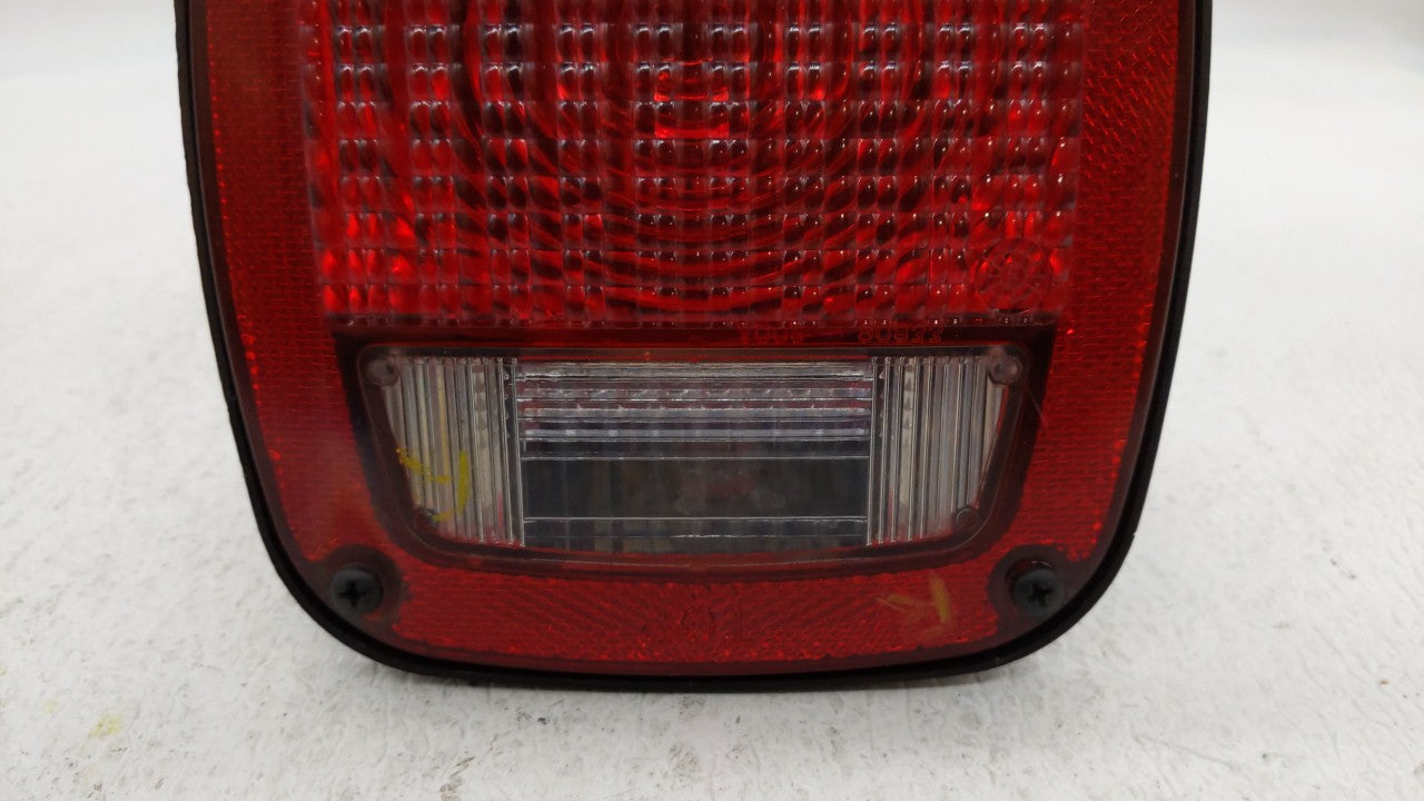 1998-2006 Jeep Wrangler Tail Light Assembly Passenger Right OEM Fits Fits 1998 1999 2000 2001 2002 2003 2004 2005 2006 OEM U