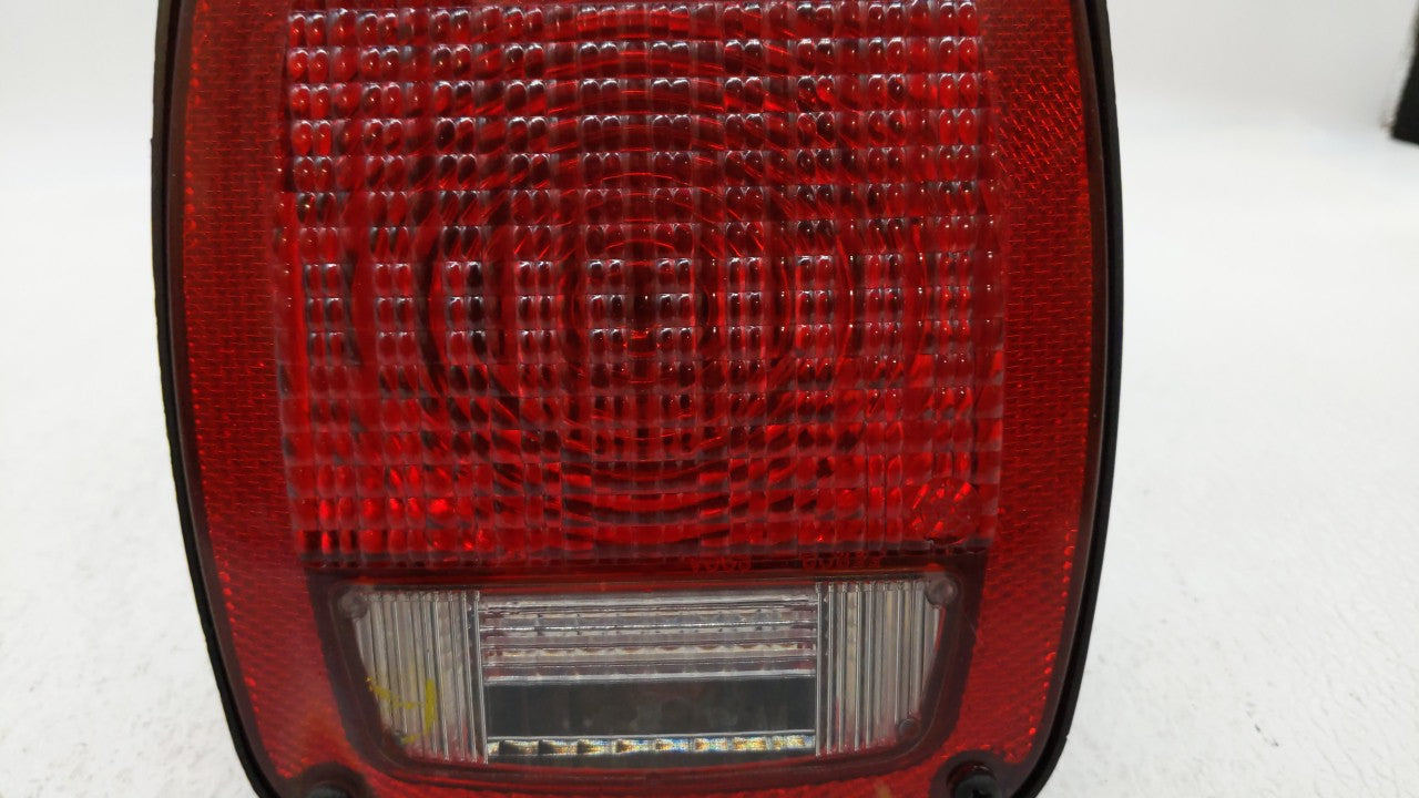 1998-2006 Jeep Wrangler Tail Light Assembly Passenger Right OEM Fits Fits 1998 1999 2000 2001 2002 2003 2004 2005 2006 OEM U