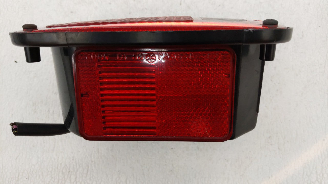 1998-2006 Jeep Wrangler Tail Light Assembly Passenger Right OEM Fits Fits 1998 1999 2000 2001 2002 2003 2004 2005 2006 OEM U