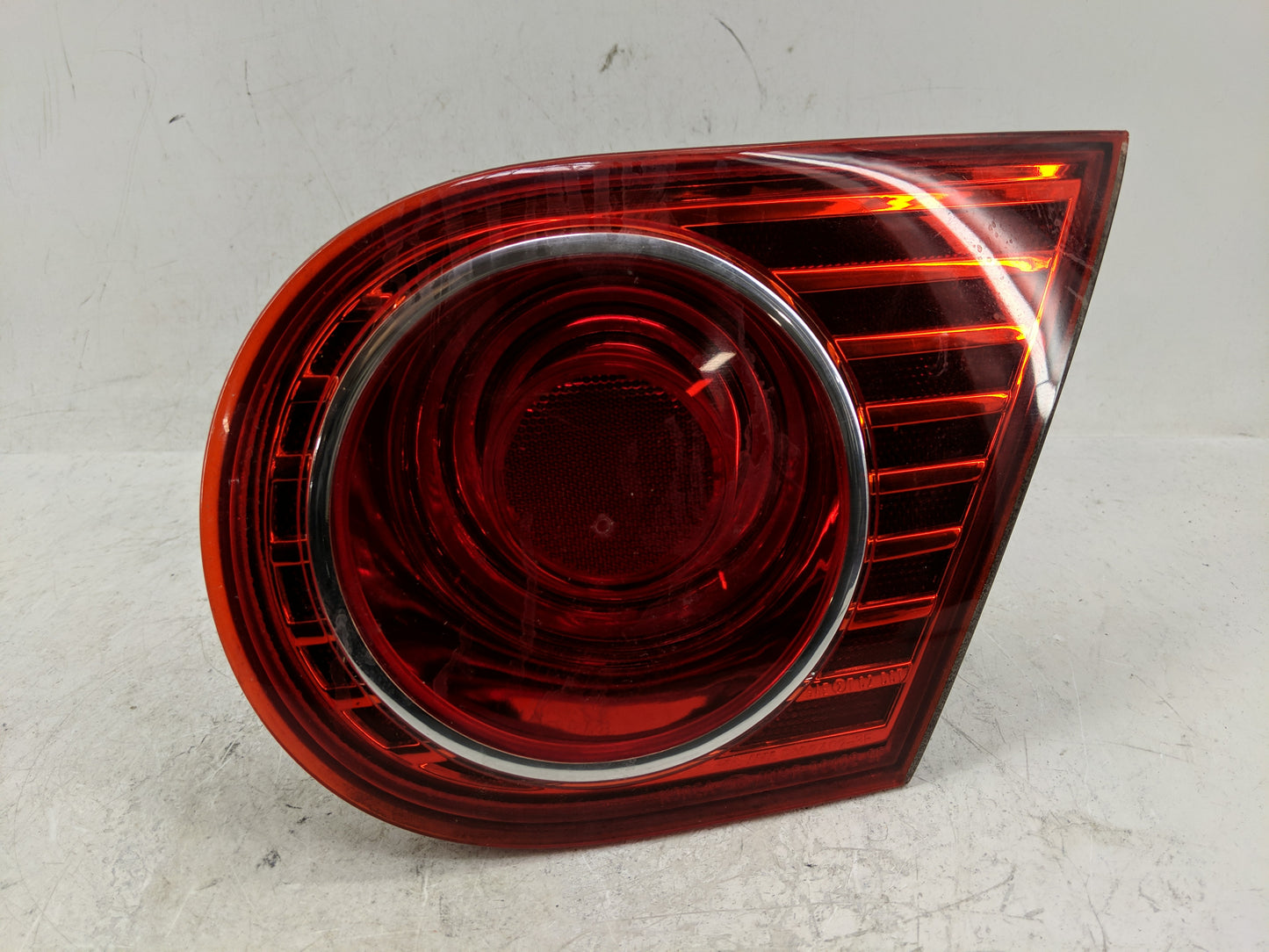 2004-2006 Kia Amanti Tail Light Assembly Passenger Right OEM Fits Fits 2004 2005 2006 OEM Used Auto Parts - Oemusedautoparts