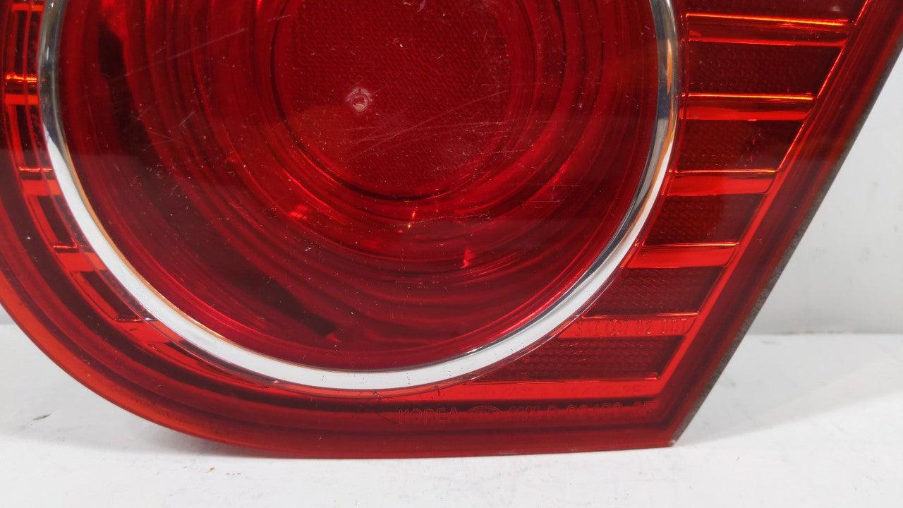 2006 Kia Amanti Tail Light Assembly Passenger Right OEM P/N:92402-3F Fits Fits 2004 2005 OEM Used Auto Parts - Oemusedautopa