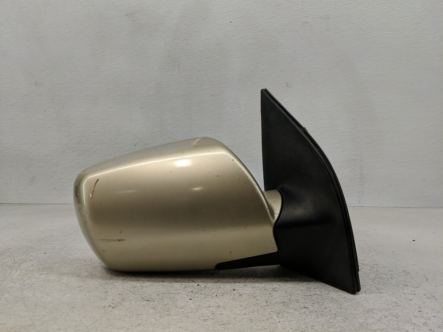 2006 Kia Sedona Driver Side View Mirror - Left Door Mirror OEM Used - Oemusedautoparts1.com