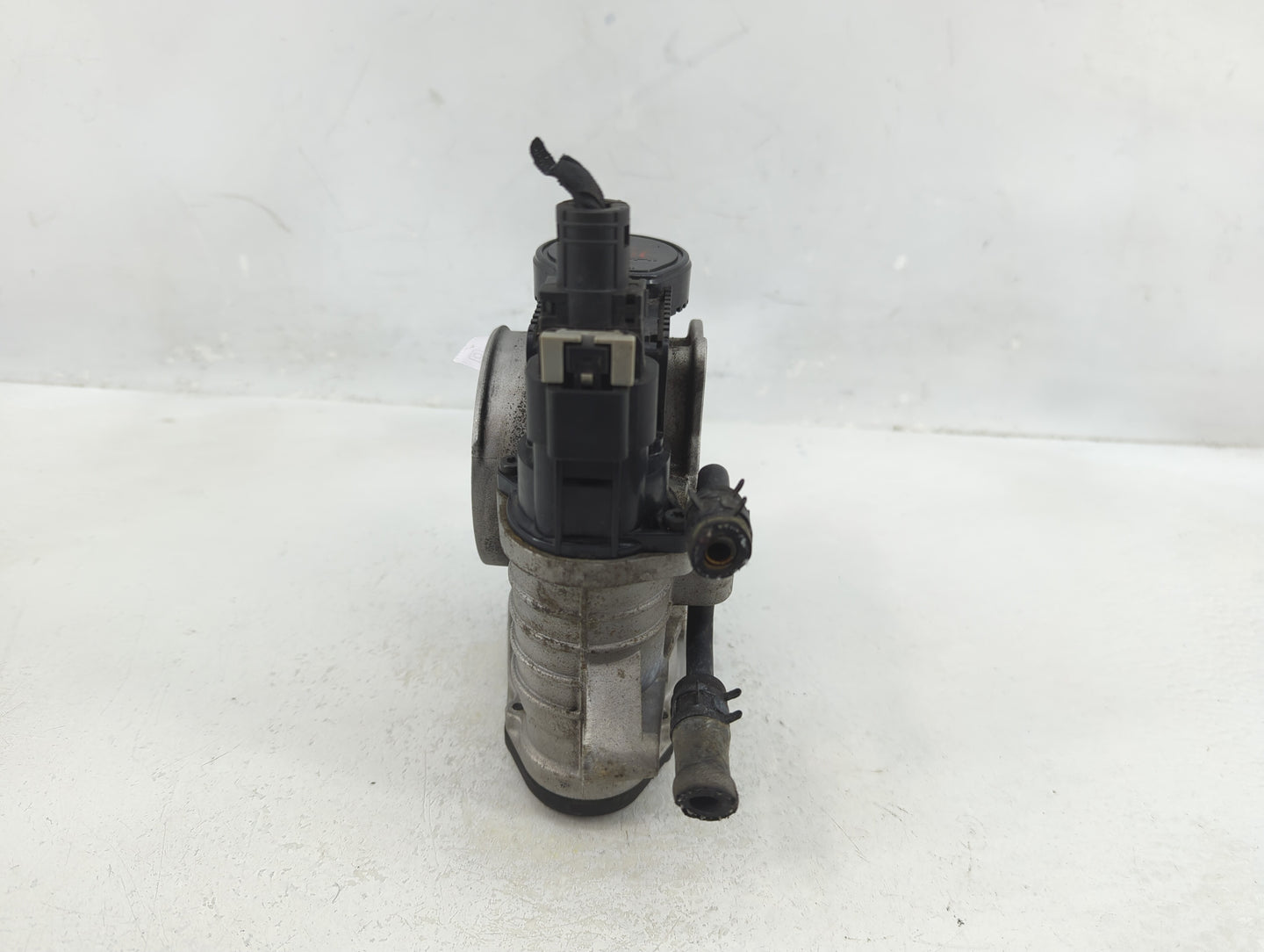 2006-2010 Kia Sedona Throttle Body P/N:35100-3C200 Fits Fits 2006 2007 2008 2009 2010 2011 2012 OEM Used Auto Parts - Oemuse