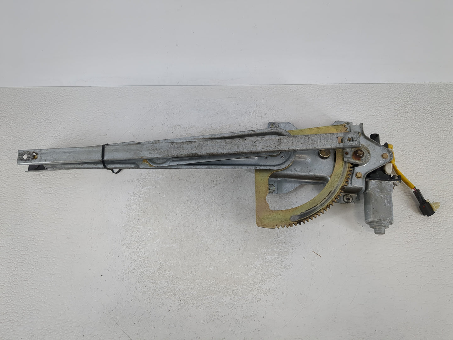 2003-2009 Kia Sorento Driver Front Left Power Window Motor - Oemusedautoparts1.com