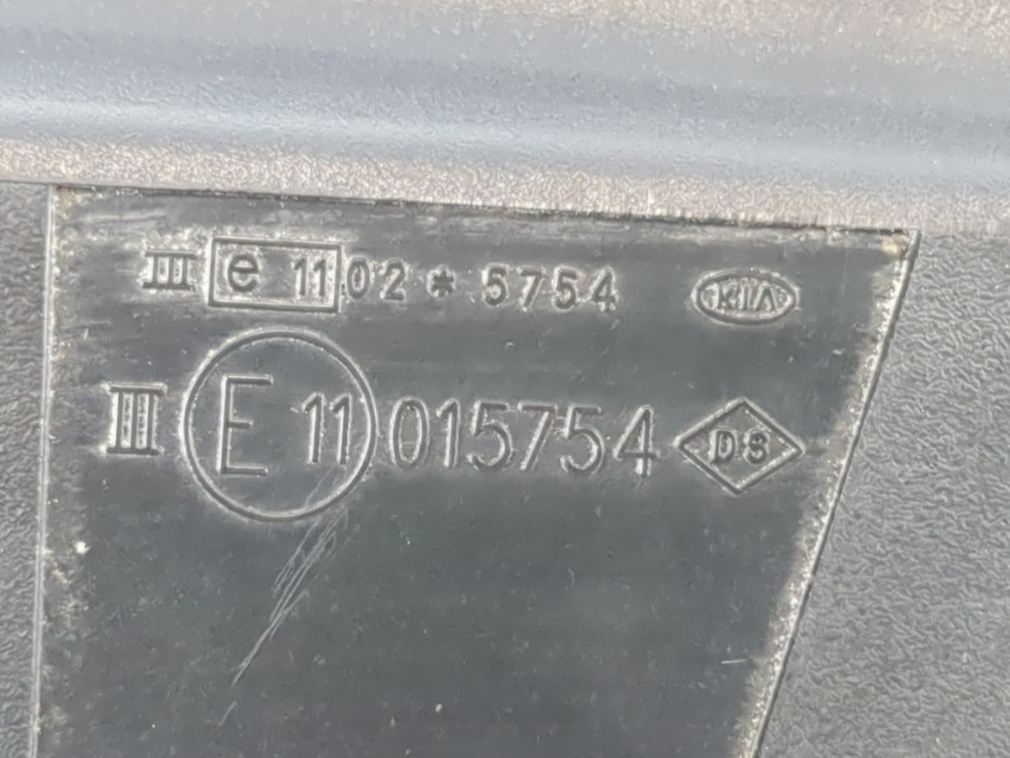 2003-2009 Kia Sorento Driver Left Side View Manual Door Mirror Black - Oemusedautoparts1.com