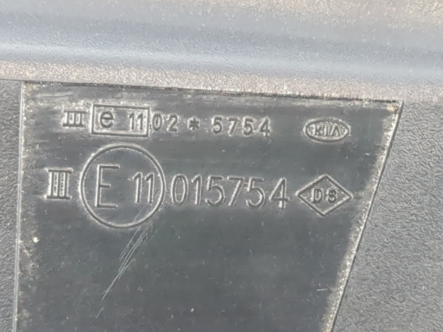 2003-2009 Kia Sorento Driver Left Side View Manual Door Mirror Black - Oemusedautoparts1.com