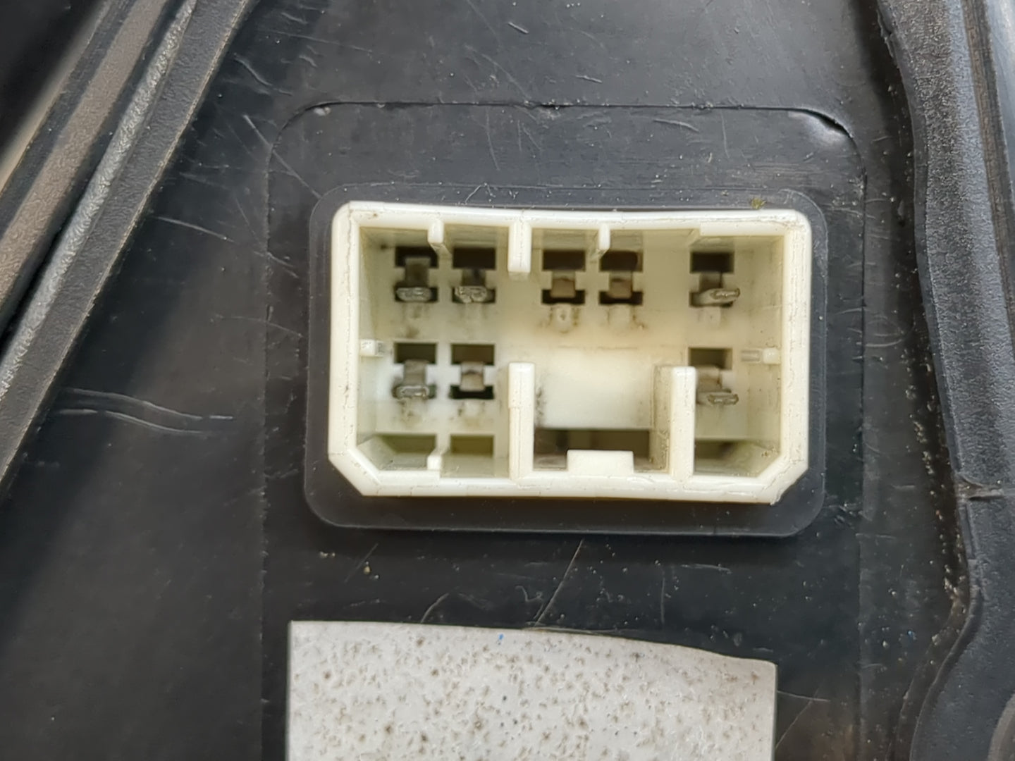 2003-2009 Kia Sorento Passenger Right Side View Manual Door Mirror Black - Oemusedautoparts1.com