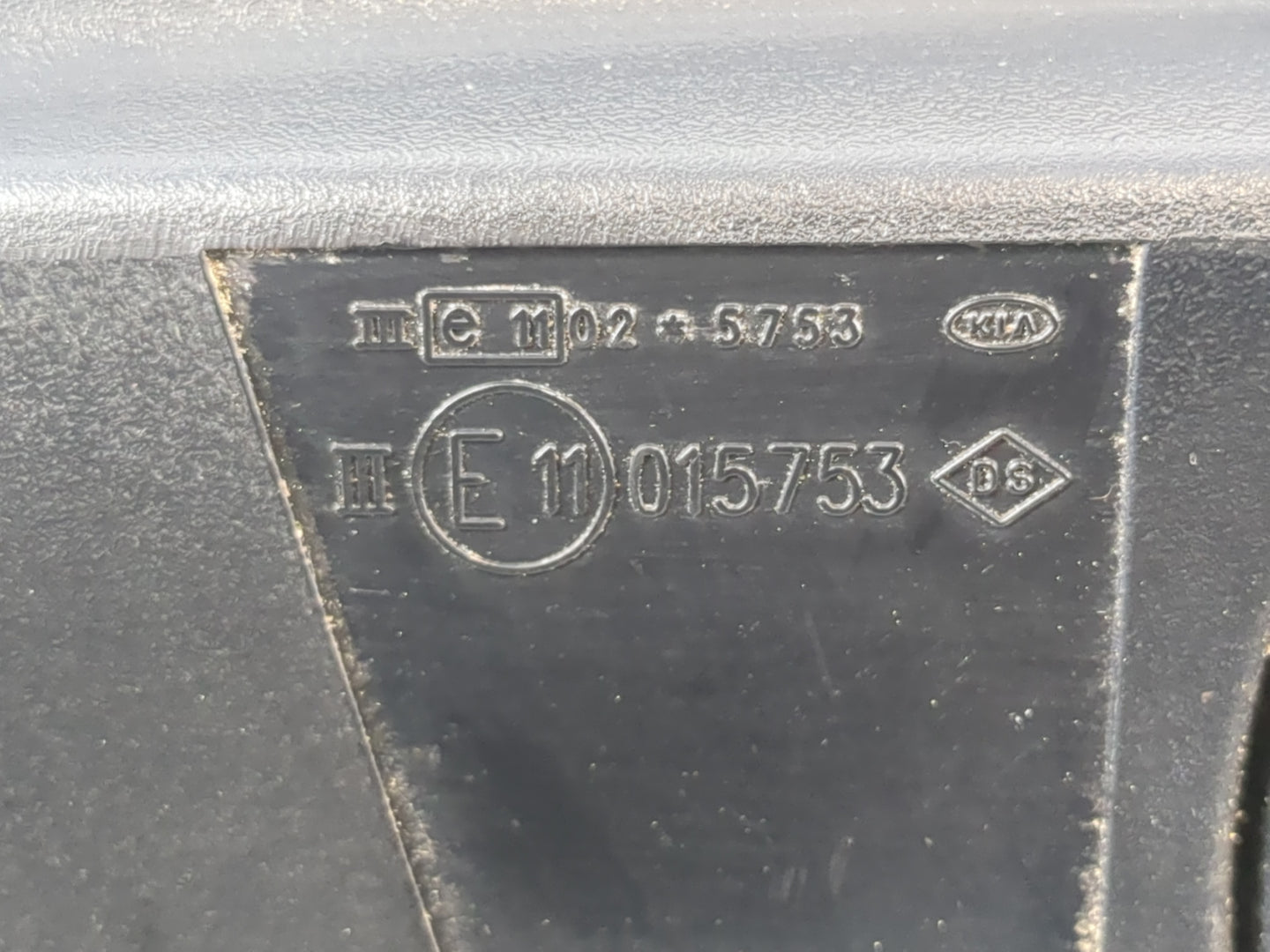 2003-2009 Kia Sorento Passenger Right Side View Manual Door Mirror Black - Oemusedautoparts1.com