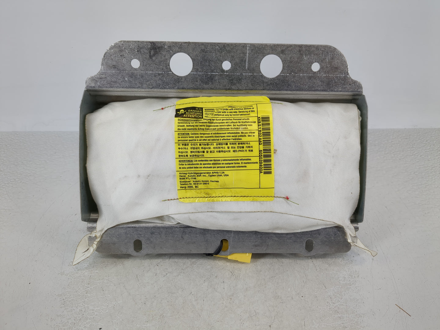 2005-2006 Kia Sorento Air Bag Passenger Right Dashboard OEM P/N:605040500A V0APBSZKKG0307, 84500-3E500 Fits Fits 2005 2006 O