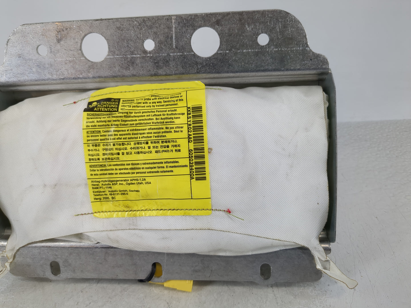 2005-2006 Kia Sorento Air Bag Passenger Right Dashboard OEM P/N:605040500A V0APBSZKKG0307, 84500-3E500 Fits Fits 2005 2006 O