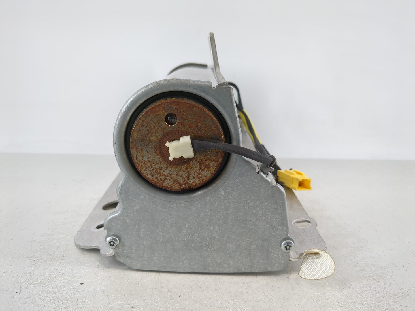 2005-2006 Kia Sorento Air Bag Passenger Right Dashboard OEM P/N:605040500A V0APBSZKKG0307, 84500-3E500 Fits Fits 2005 2006 O