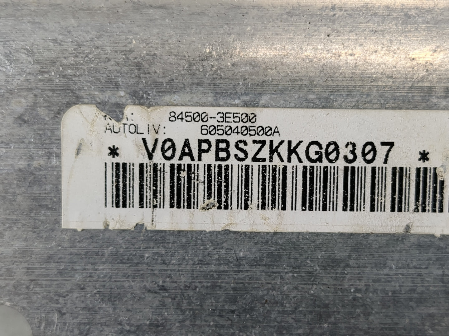 2005-2006 Kia Sorento Air Bag Passenger Right Dashboard OEM P/N:605040500A V0APBSZKKG0307, 84500-3E500 Fits Fits 2005 2006 O