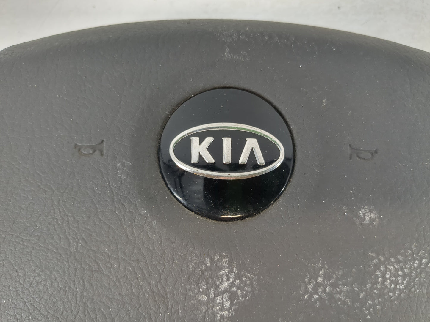 2005-2006 Kia Sorento Air Bag Driver Left Steering Wheel Mounted P/N:605040602B Fits Fits 2005 2006 OEM Used Auto Parts - Oe