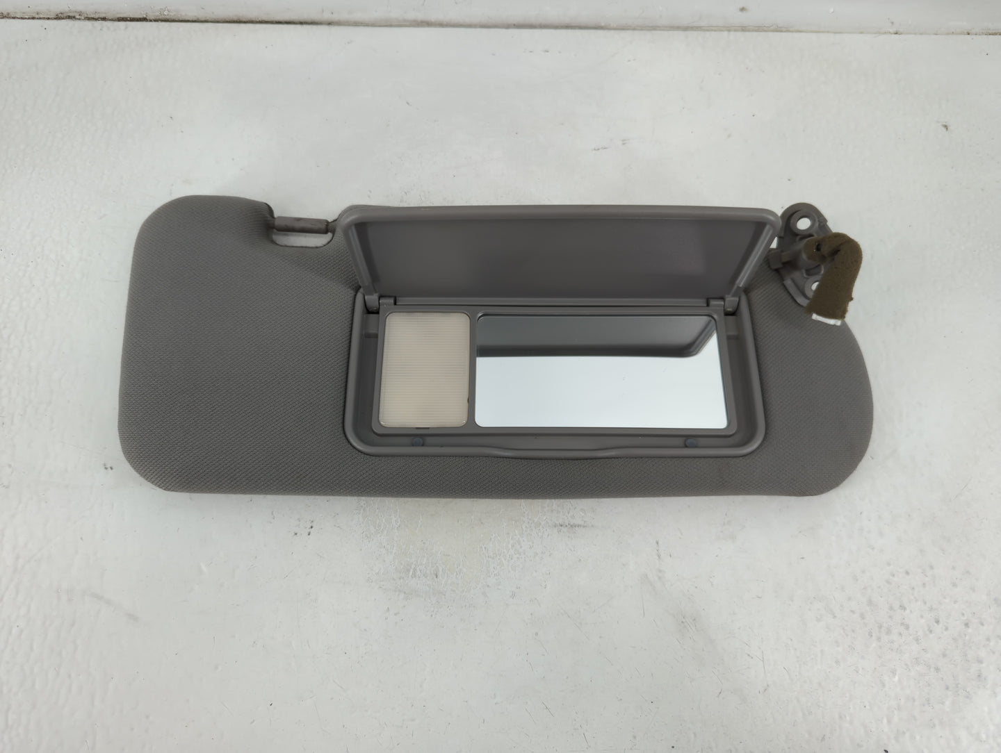 2005-2007 Kia Sorento Sun Visor Shade Replacement Passenger Right Mirror Fits Fits 2005 2006 2007 OEM Used Auto Parts - Oemu
