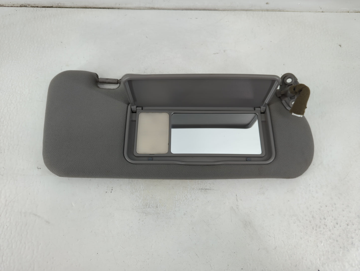 2005-2007 Kia Sorento Sun Visor Shade Replacement Passenger Right Mirror Fits Fits 2005 2006 2007 OEM Used Auto Parts - Oemu