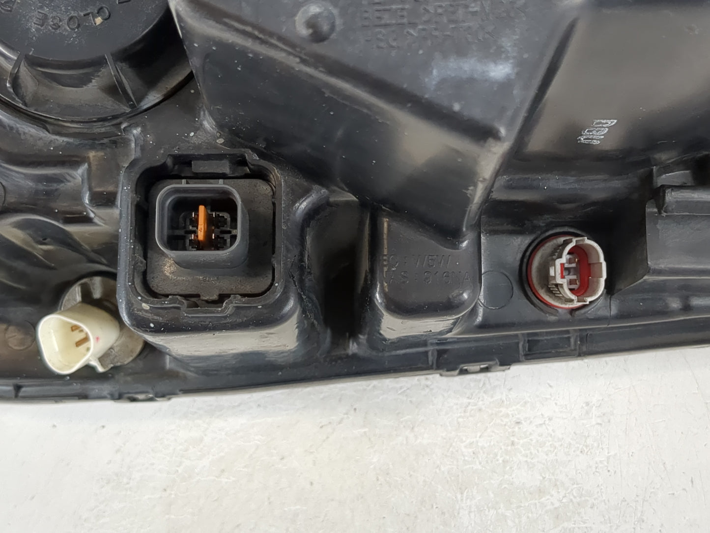 2005-2006 Kia Sorento Passenger Right Oem Head Light Headlight Lamp - Oemusedautoparts1.com