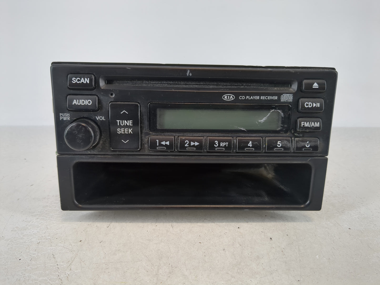 2006 Kia Sorento Radio AM FM Cd Player Receiver Replacement P/N:96140-3E201 Fits OEM Used Auto Parts - Oemusedautoparts1.com