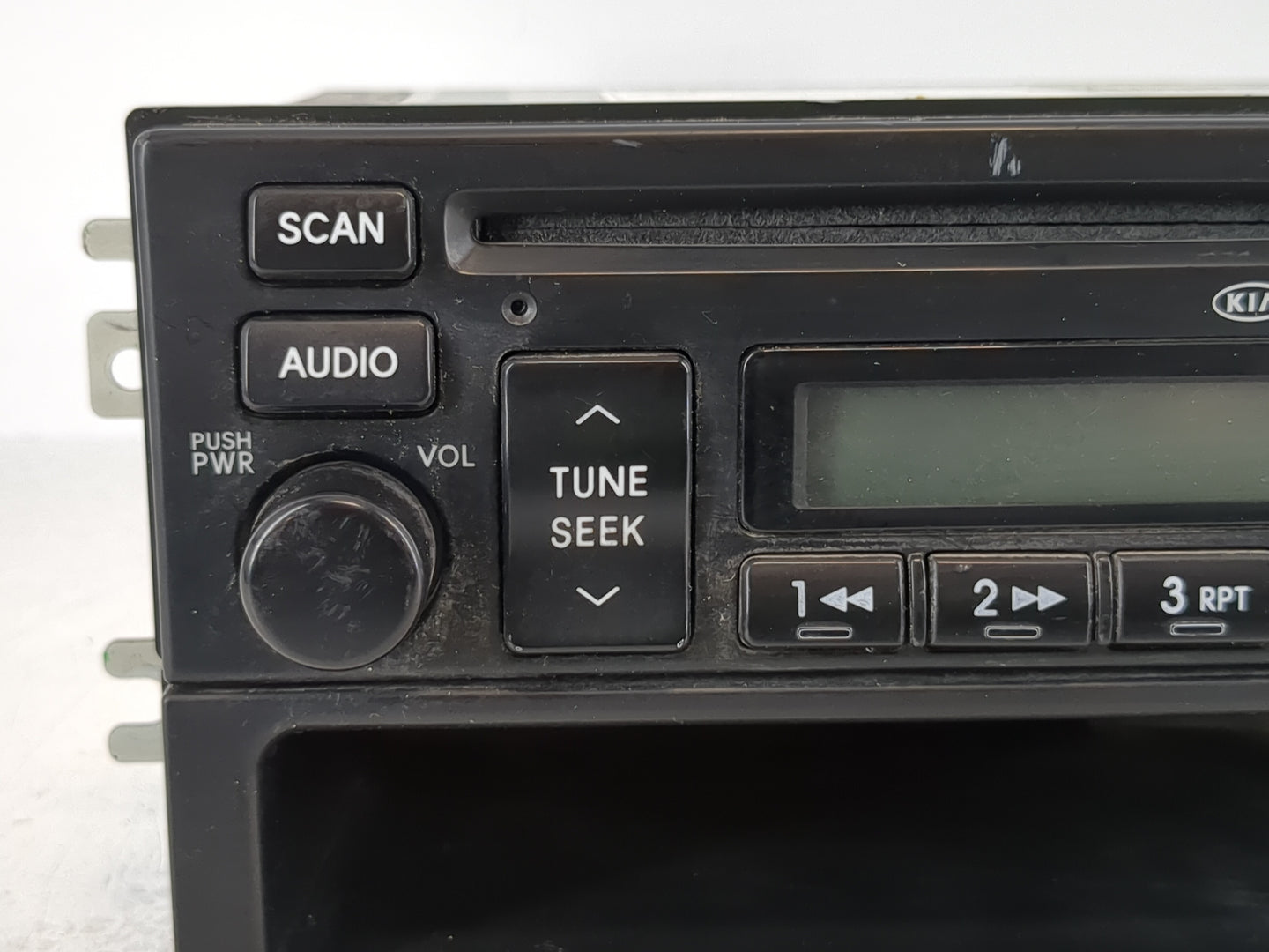 2006 Kia Sorento Radio AM FM Cd Player Receiver Replacement P/N:96140-3E201 Fits OEM Used Auto Parts - Oemusedautoparts1.com