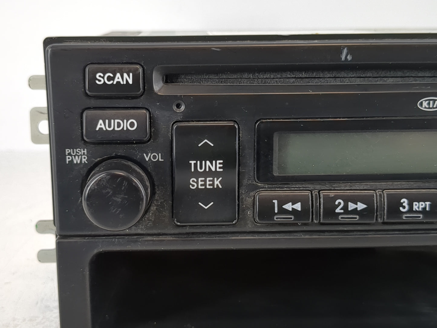 2006 Kia Sorento Radio AM FM Cd Player Receiver Replacement P/N:96140-3E201 Fits OEM Used Auto Parts - Oemusedautoparts1.com