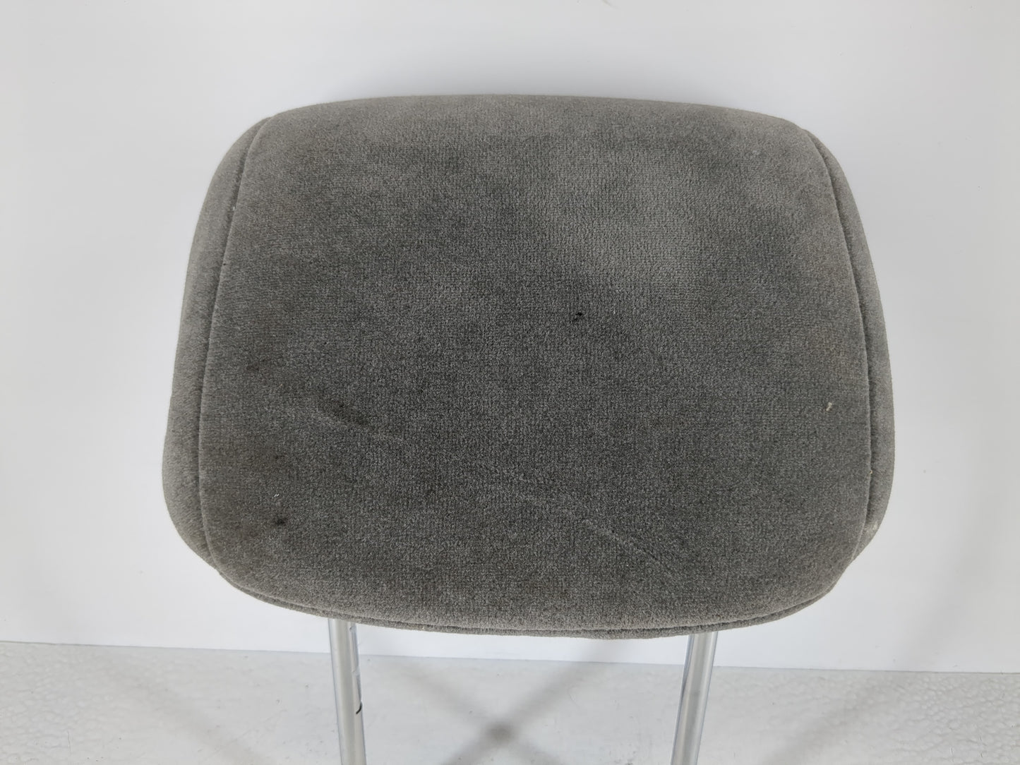 2003-2006 Kia Sorento Headrest Head Rest Rear Seat Fits Fits 2003 2004 2005 2006 OEM Used Auto Parts - Oemusedautoparts1.com