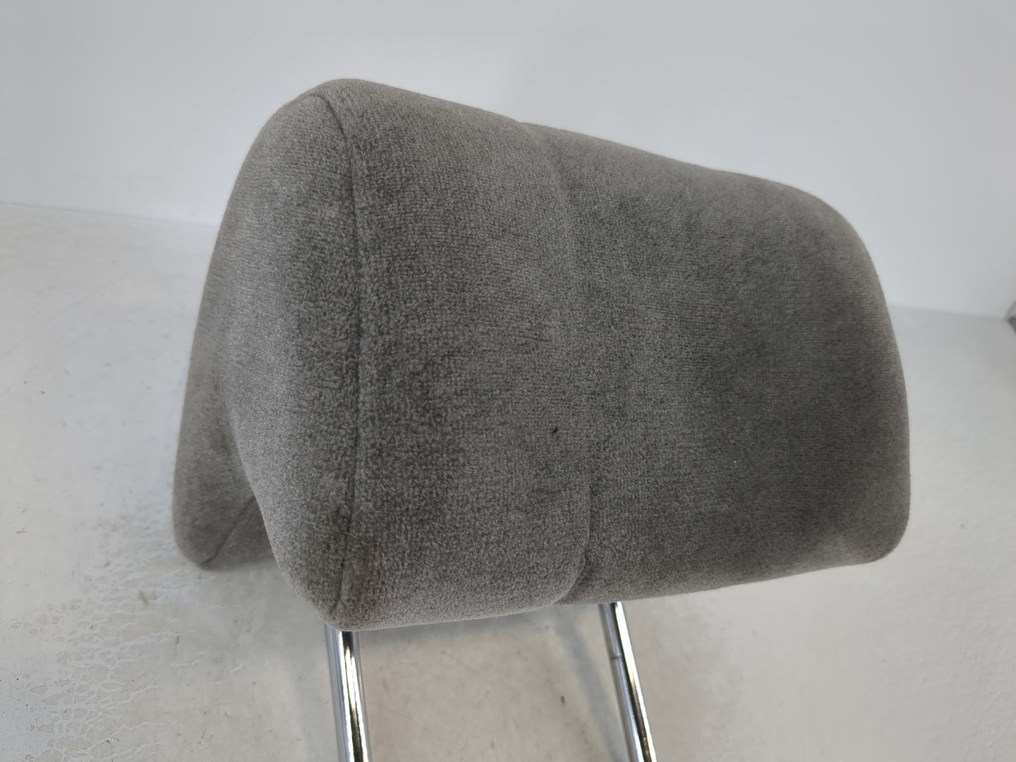 2003-2006 Kia Sorento Headrest Head Rest Rear Center Seat Fits Fits 2003 2004 2005 2006 OEM Used Auto Parts - Oemusedautopar
