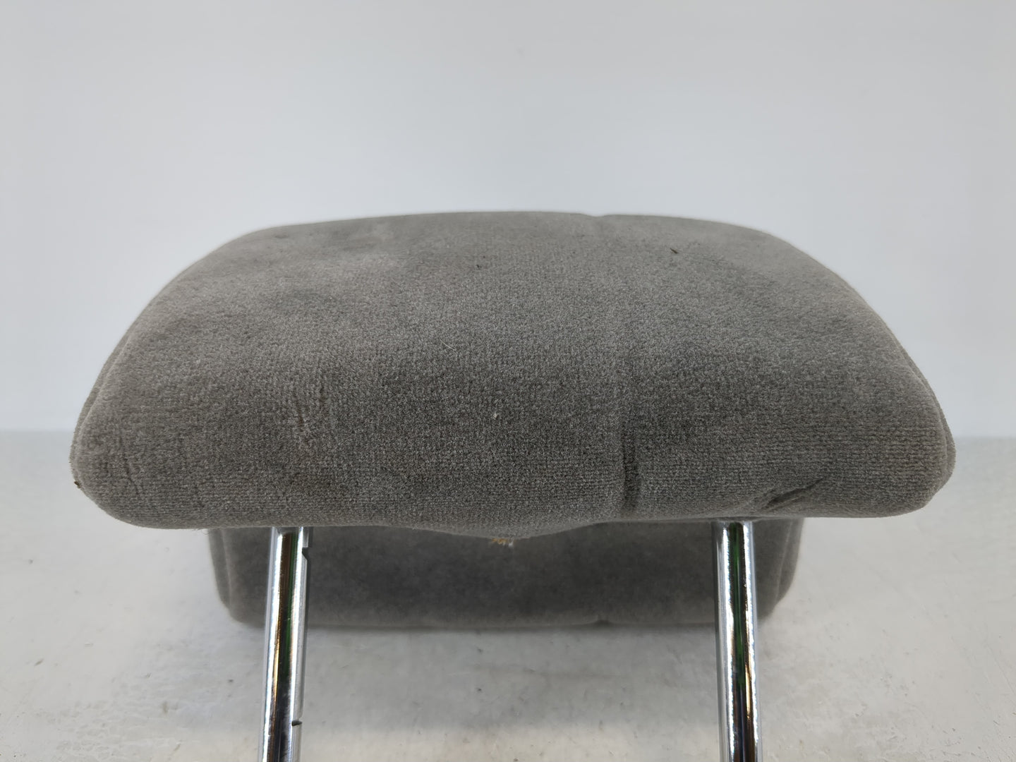 2003-2006 Kia Sorento Headrest Head Rest Rear Center Seat Fits Fits 2003 2004 2005 2006 OEM Used Auto Parts - Oemusedautopar