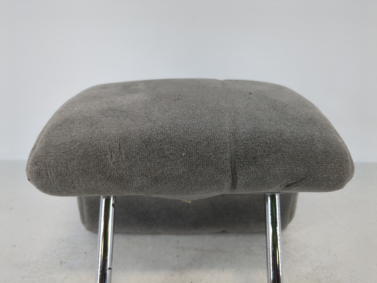 2003-2006 Kia Sorento Headrest Head Rest Rear Center Seat Fits Fits 2003 2004 2005 2006 OEM Used Auto Parts - Oemusedautopar