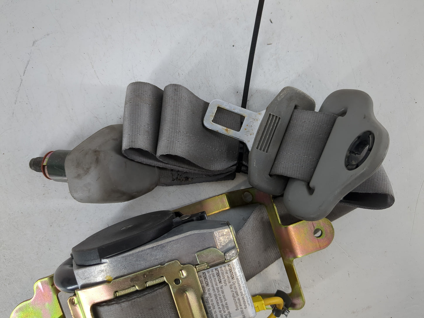 2003-2009 Kia Sorento Passenger Front Seatbelt Buckle - Oemusedautoparts1.com