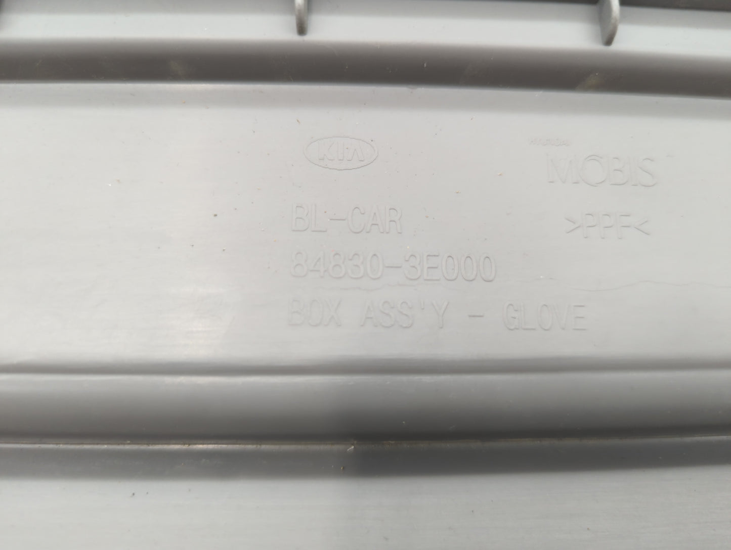 2006 Kia Sorento Passenger Glove Box Door Storage Compartment - Oemusedautoparts1.com