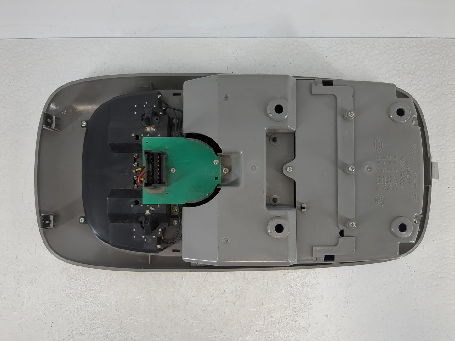 2006 Kia Sorento Overhead Roof Console Interior Dome Light - Oemusedautoparts1.com