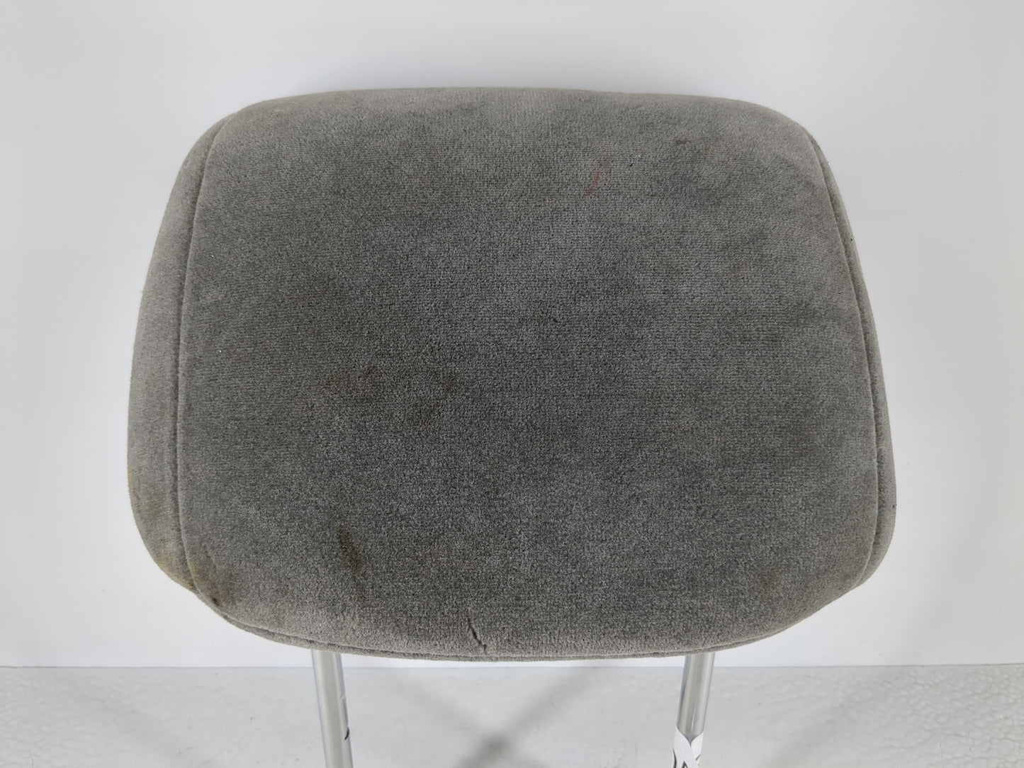 2003-2006 Kia Sorento Headrest Head Rest Front Driver Passenger Seat Fits Fits 2003 2004 2005 2006 OEM Used Auto Parts - Oem