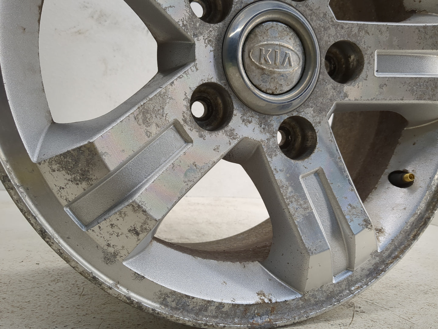 2003-2006 Kia Sorento Oem Wheel Rim 1120242 - Oemusedautoparts1.com