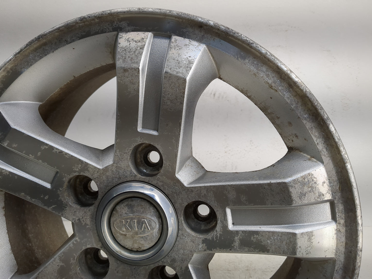 2003-2006 Kia Sorento Oem Wheel Rim 1120242 - Oemusedautoparts1.com
