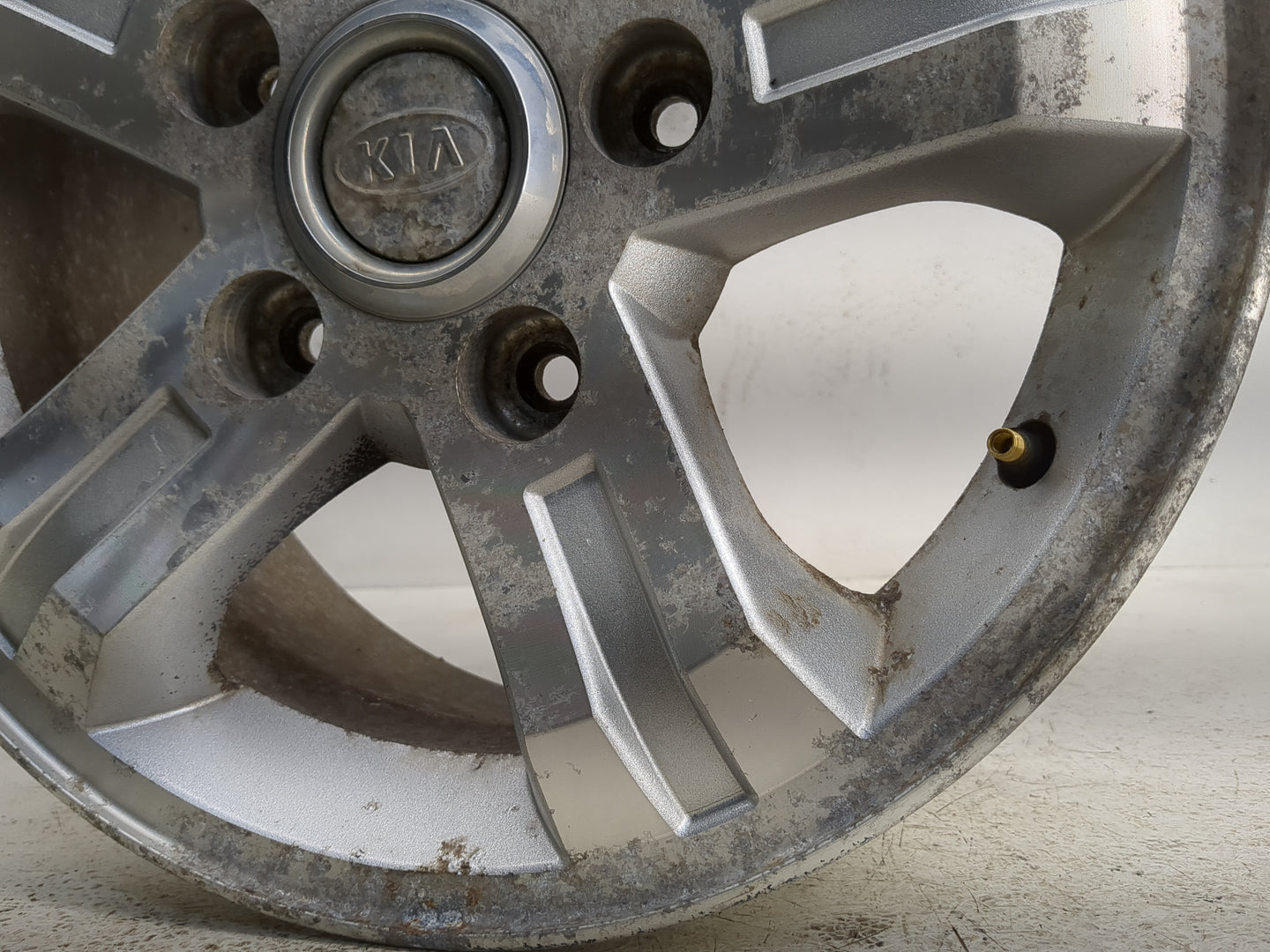 2003-2006 Kia Sorento Oem Wheel Rim 1120242 - Oemusedautoparts1.com