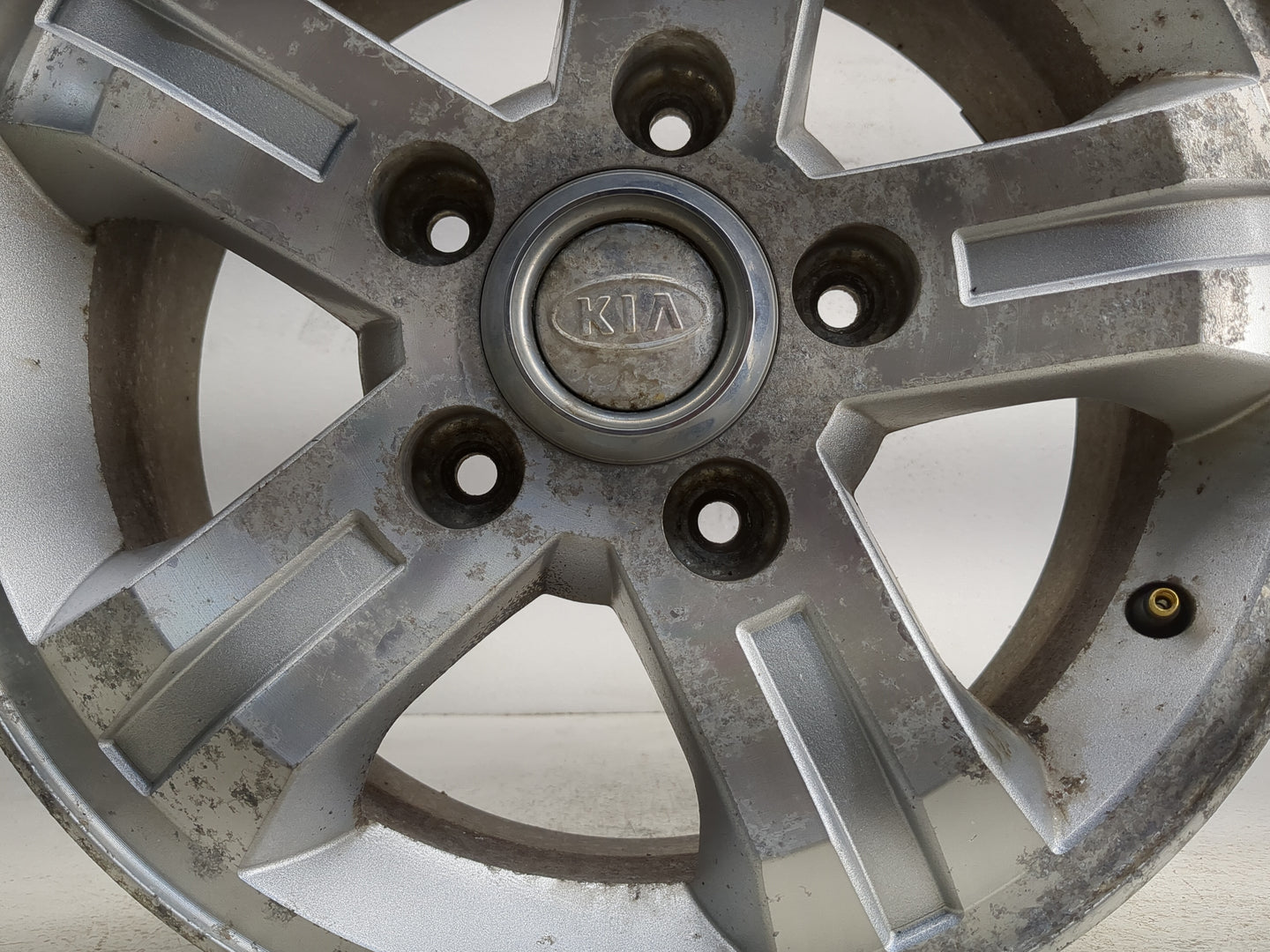 2003-2006 Kia Sorento Oem Wheel Rim 1120242 - Oemusedautoparts1.com