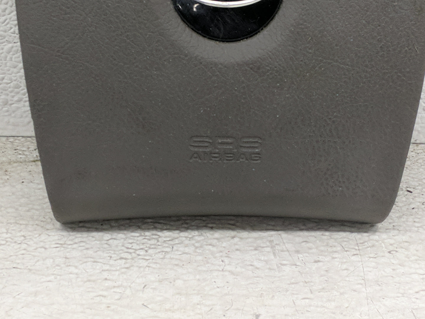 2005-2006 Kia Sorento Air Bag Driver Left Steering Wheel Mounted Black - Oemusedautoparts1.com