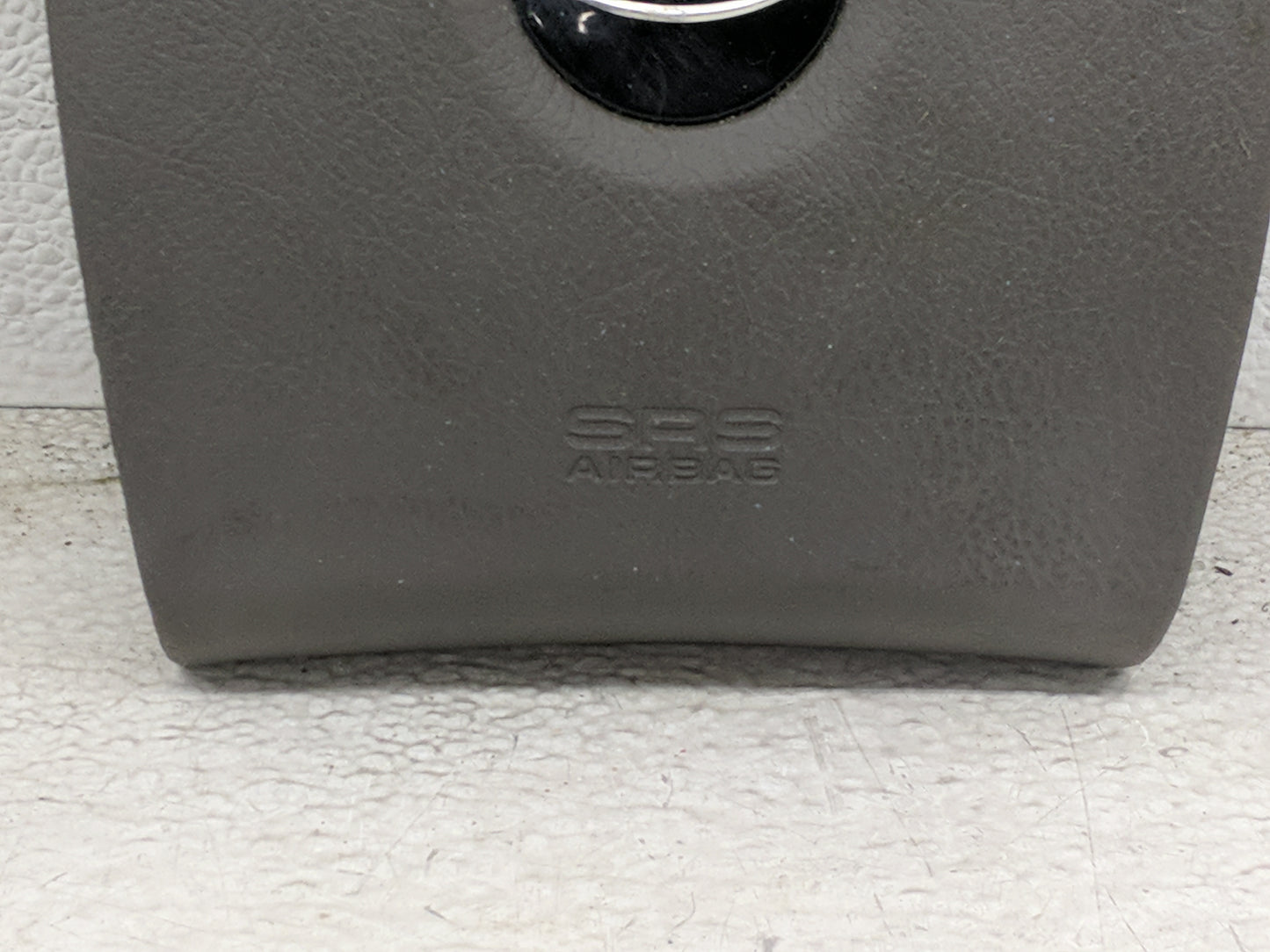 2005-2006 Kia Sorento Air Bag Driver Left Steering Wheel Mounted Black - Oemusedautoparts1.com