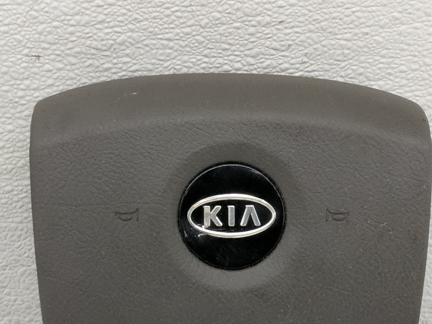 2005-2006 Kia Sorento Air Bag Driver Left Steering Wheel Mounted Black - Oemusedautoparts1.com