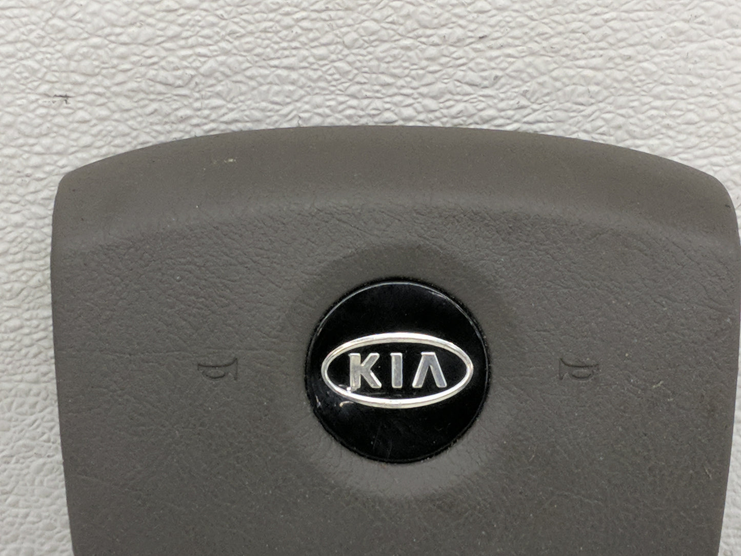 2005-2006 Kia Sorento Air Bag Driver Left Steering Wheel Mounted Black - Oemusedautoparts1.com