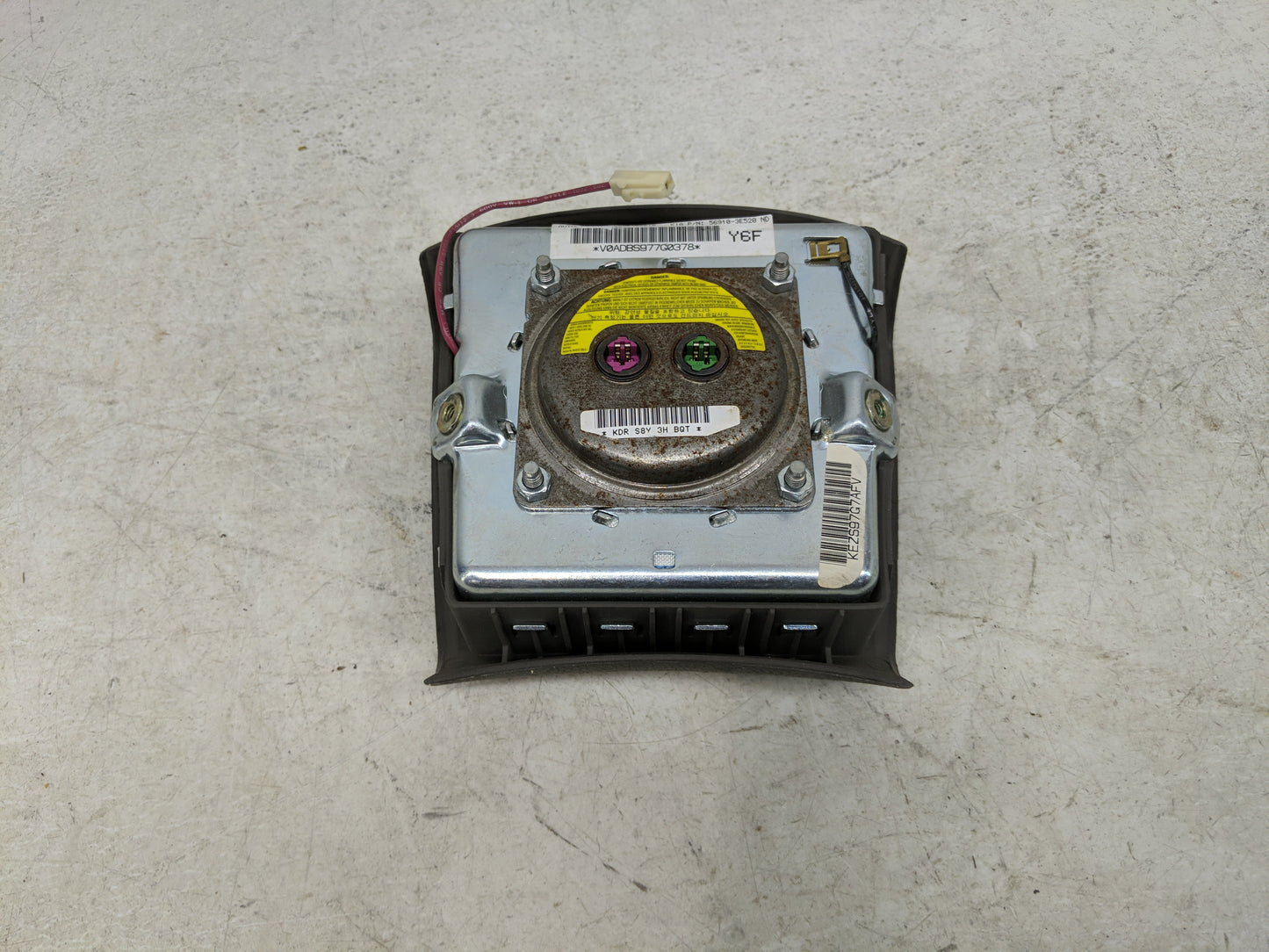 2005-2006 Kia Sorento Air Bag Driver Left Steering Wheel Mounted Black - Oemusedautoparts1.com