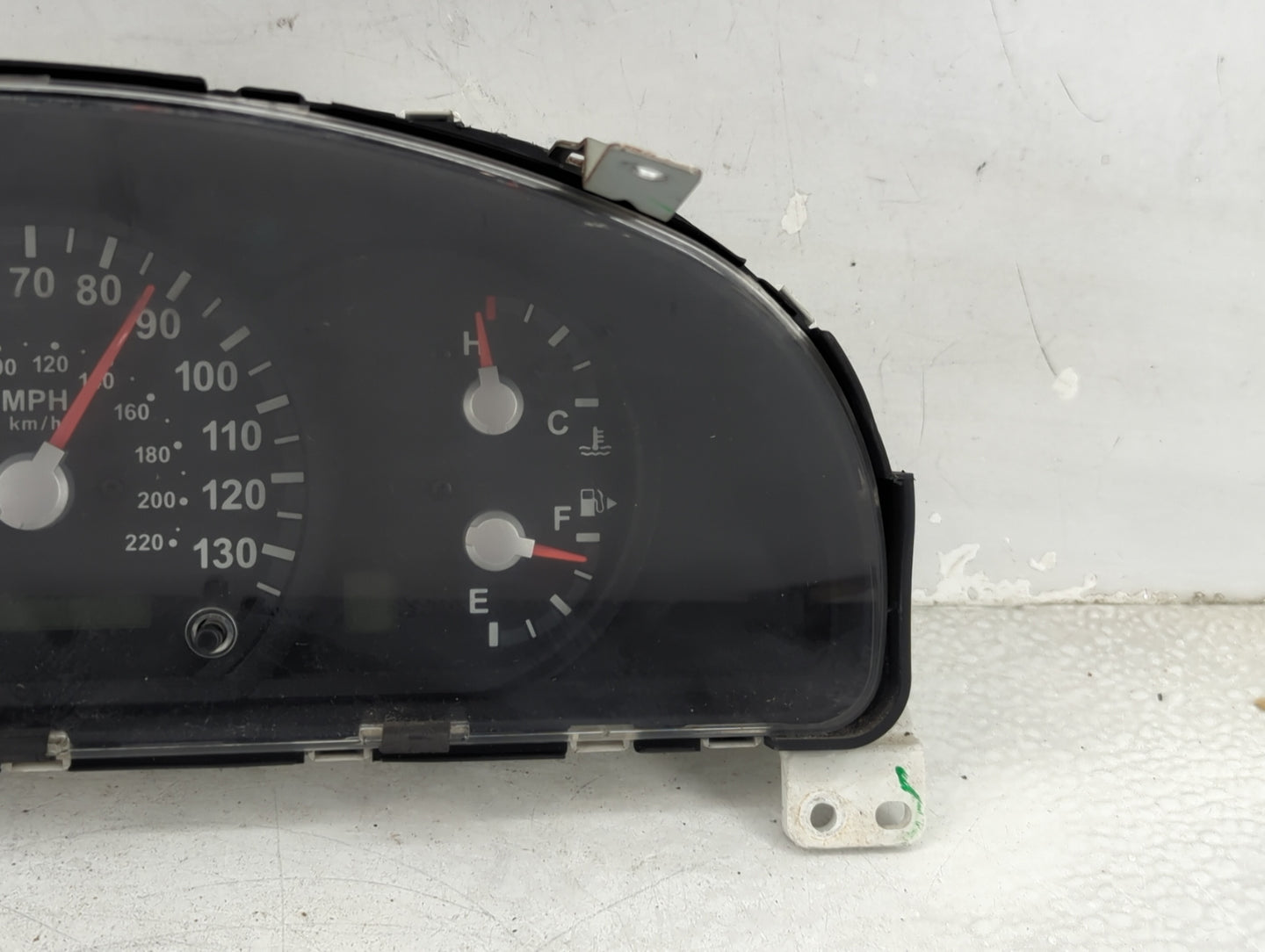 2004-2006 Kia Sorento Instrument Cluster Speedometer Gauges P/N:94001-3E062 Miles:1K Fits Fits 2004 2005 2006 OEM Used Auto 