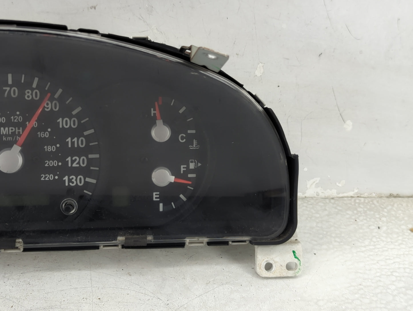 2004-2006 Kia Sorento Instrument Cluster Speedometer Gauges P/N:94001-3E062 Miles:1K Fits Fits 2004 2005 2006 OEM Used Auto 