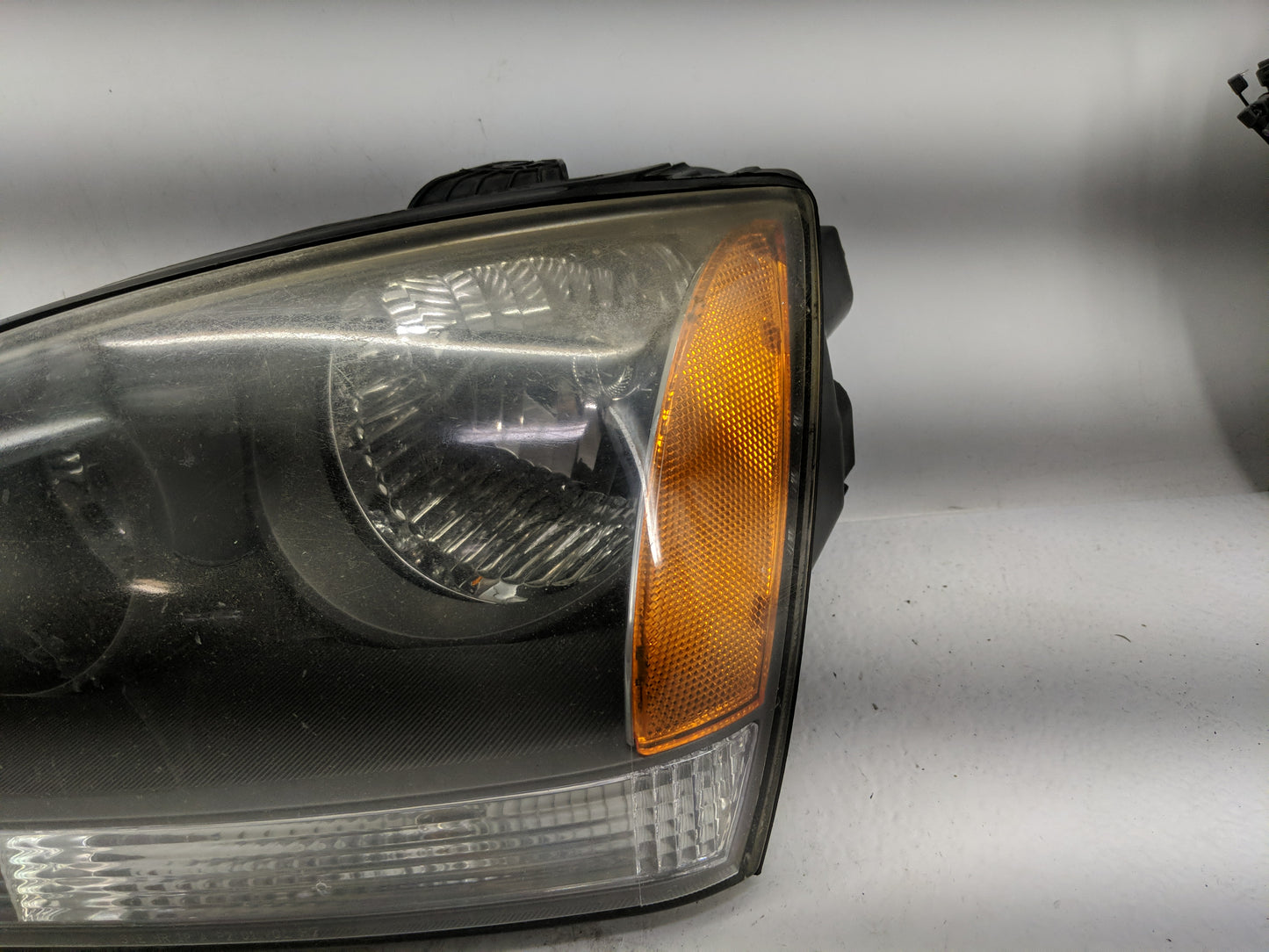 2003-2004 Kia Sorento Driver Left Oem Head Light Headlight Lamp - Oemusedautoparts1.com