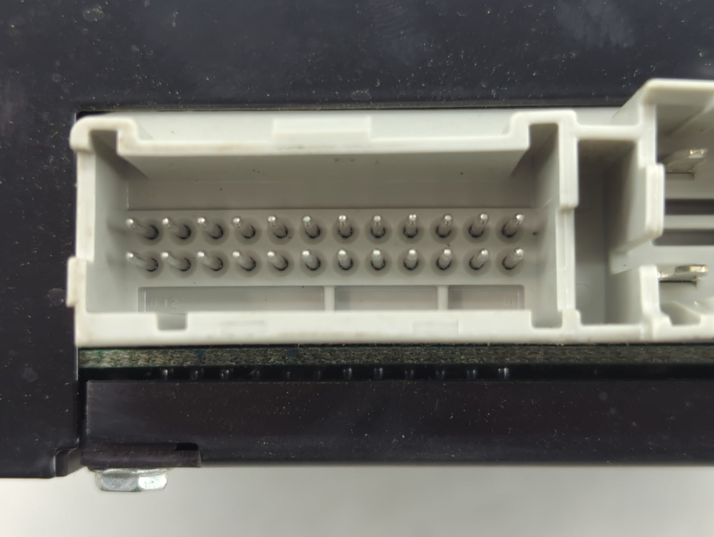 2003-2006 Kia Sorento Radio AM FM Cd Player Receiver Replacement P/N:96390-3E000 Fits Fits 2003 2004 2005 2006 OEM Used Auto