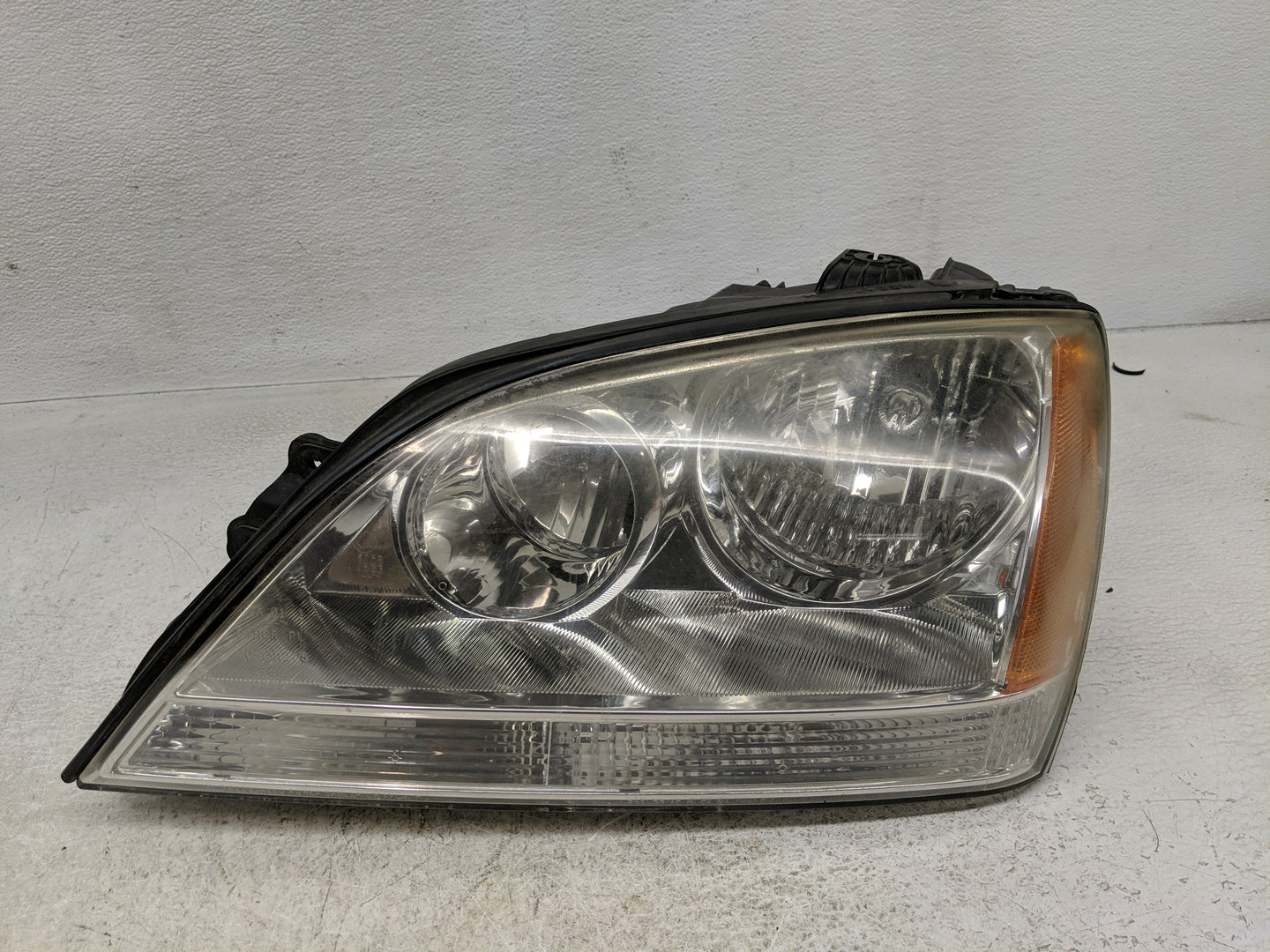2003-2004 Kia Sorento Driver Left Oem Head Light Headlight Lamp - Oemusedautoparts1.com
