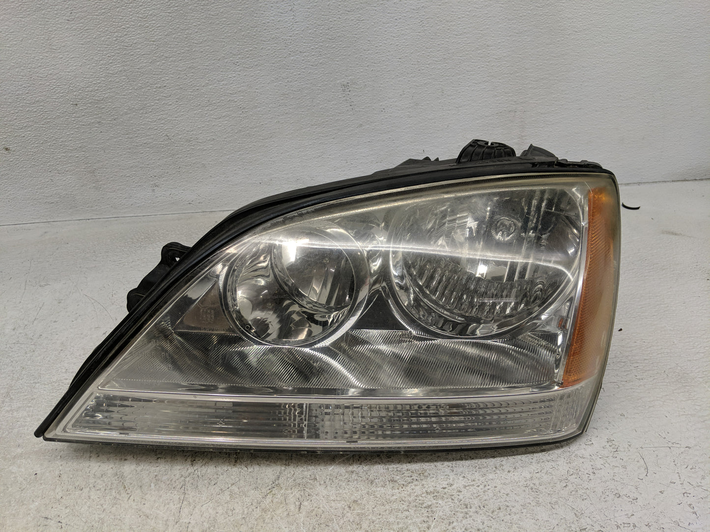 2003-2004 Kia Sorento Driver Left Oem Head Light Headlight Lamp - Oemusedautoparts1.com