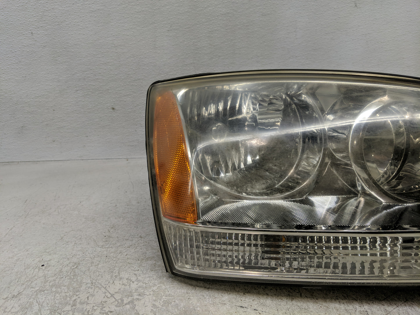 2003-2004 Kia Sorento Passenger Right Oem Head Light Headlight Lamp - Oemusedautoparts1.com